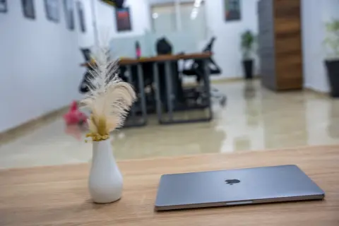 Focus desk detail